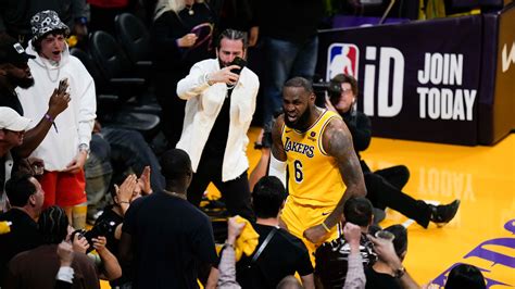 lakers grizzlies game 2|LeBron James has triple.